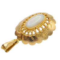 White opal pendant in 14 carat gold