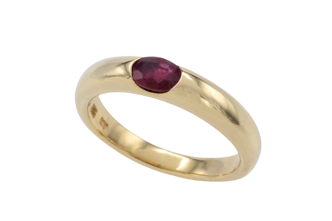 Ruby ring in 14 carat gold
