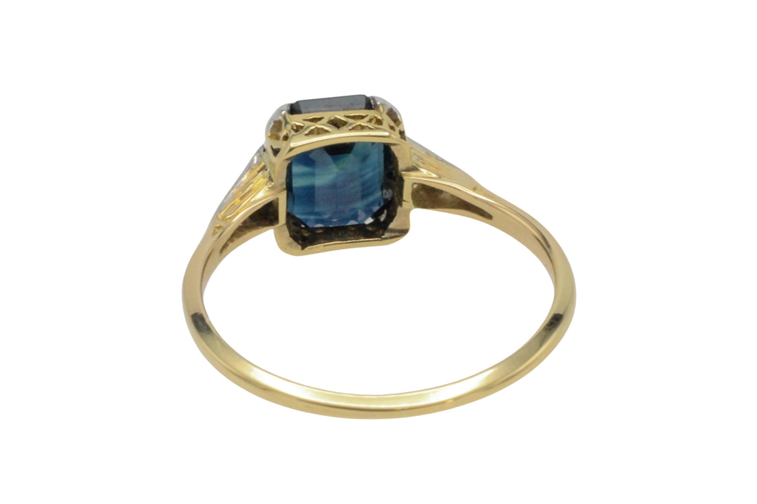 Vintage 18 carat gold sapphire and diamond ring