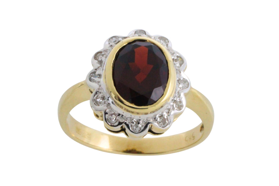 Garnets and diamond ring in 14 carat gold