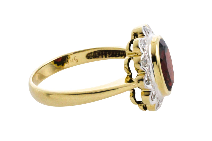 Garnets and diamond ring in 14 carat gold