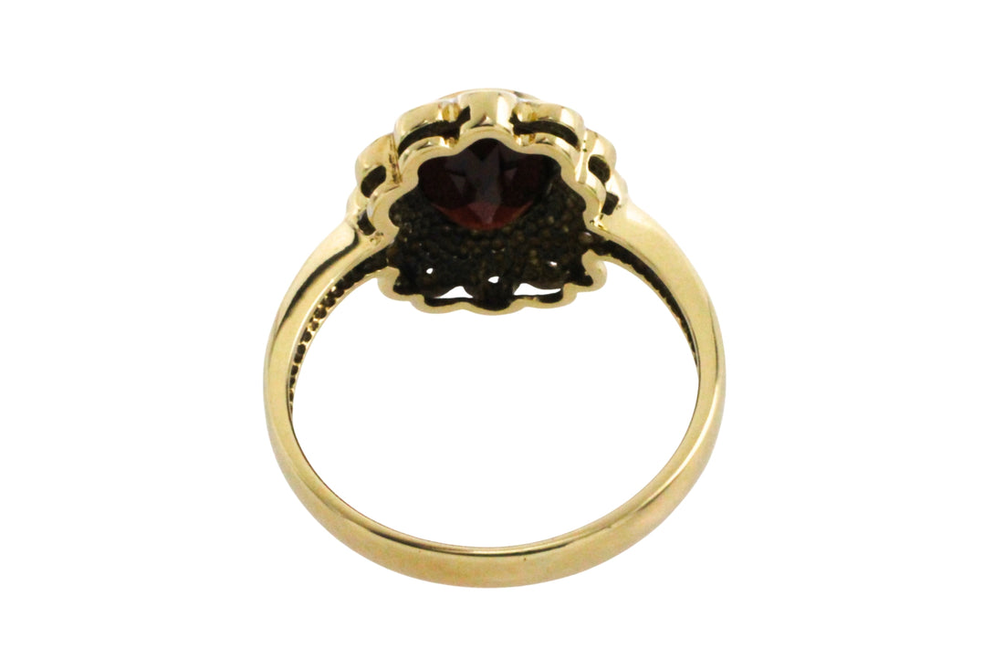Garnets and diamond ring in 14 carat gold