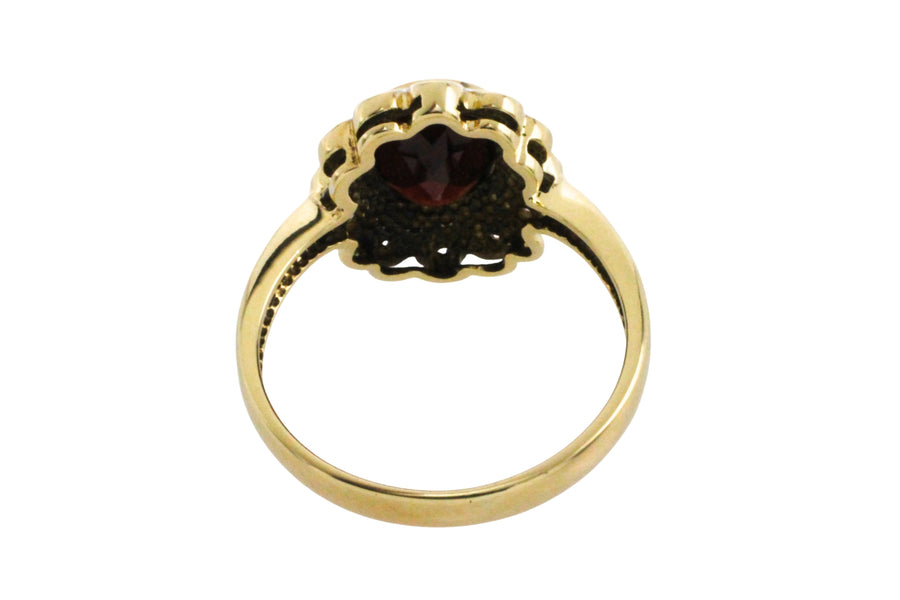 Garnets and diamond ring in 14 carat gold