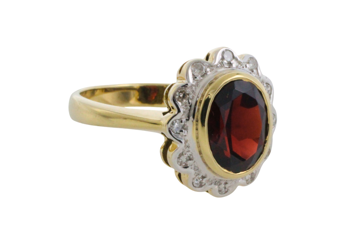 Garnets and diamond ring in 14 carat gold