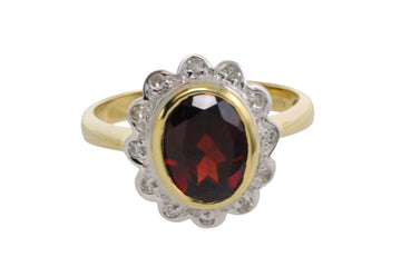 Garnets and diamond ring in 14 carat gold