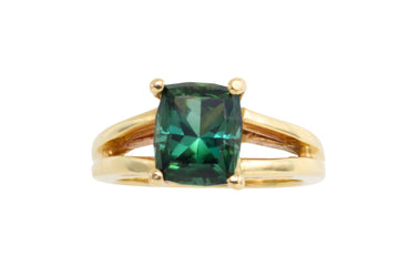 Green tourmaline ring in 14 carat gold