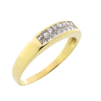 Princess cut diamond ring in 18 carat gold