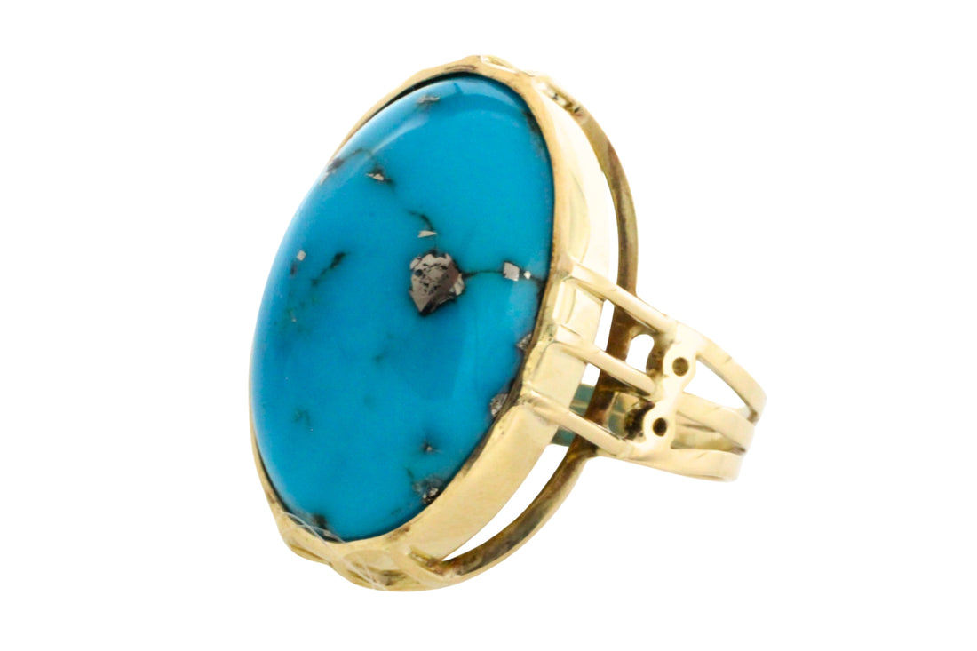 Cabochon turquoise ring in 14 carat gold