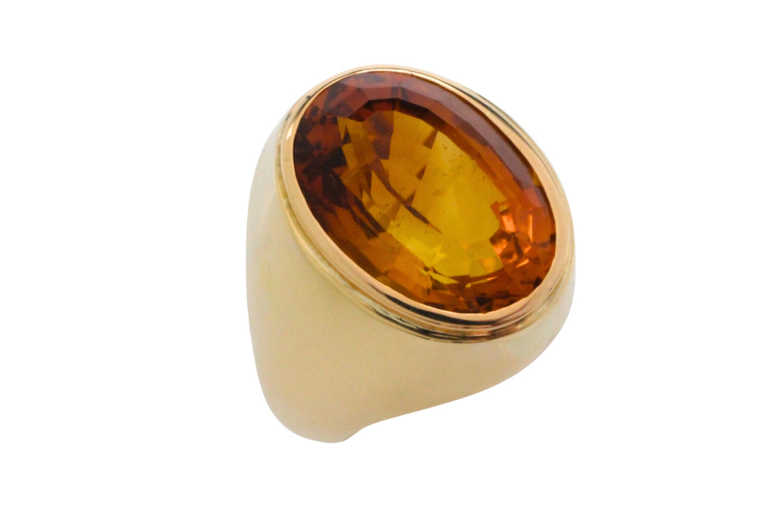 Oval Citrine ring in 14 carat gold