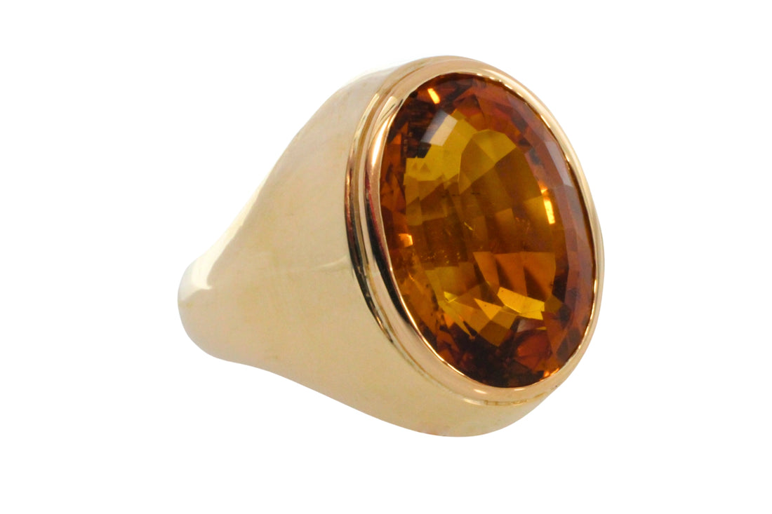 Oval Citrine ring in 14 carat gold