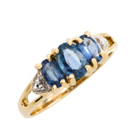 Three stone sapphire ring in 14 carat gold