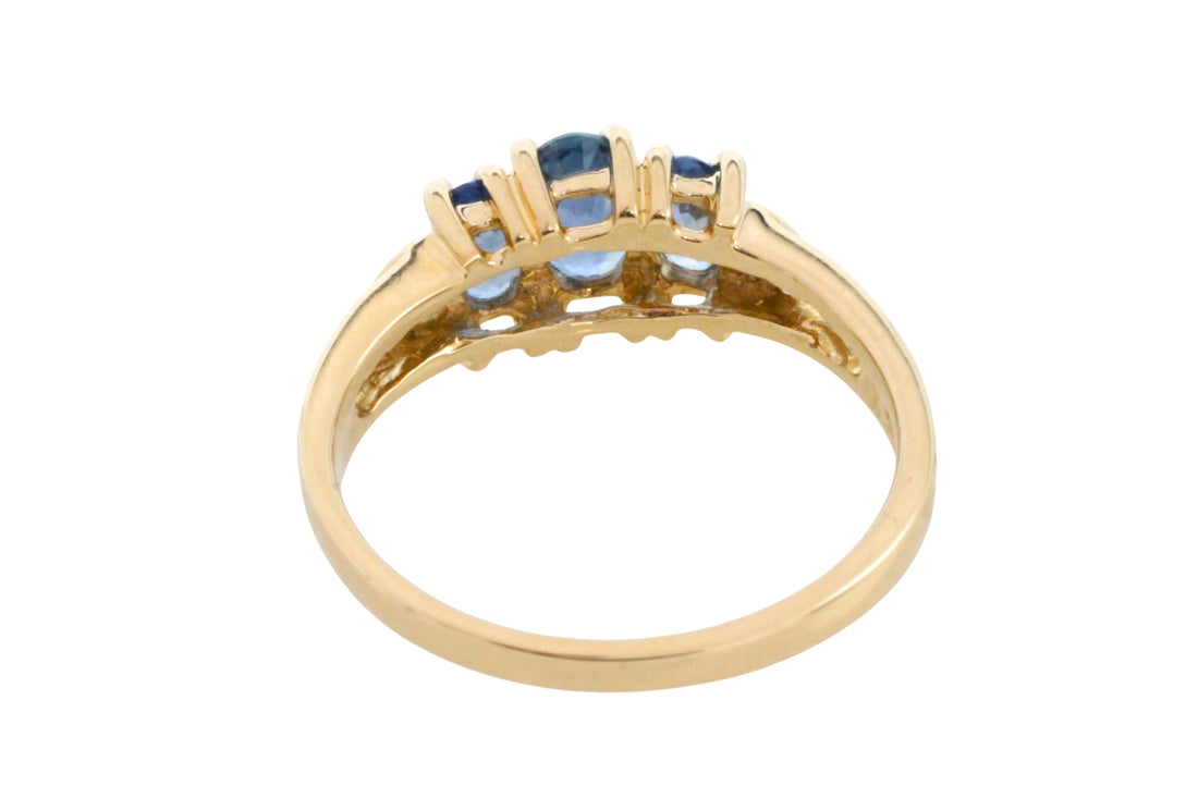 Three stone sapphire ring in 14 carat gold
