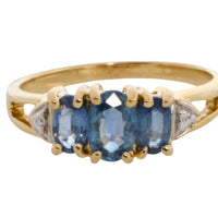 Three stone sapphire ring in 14 carat gold