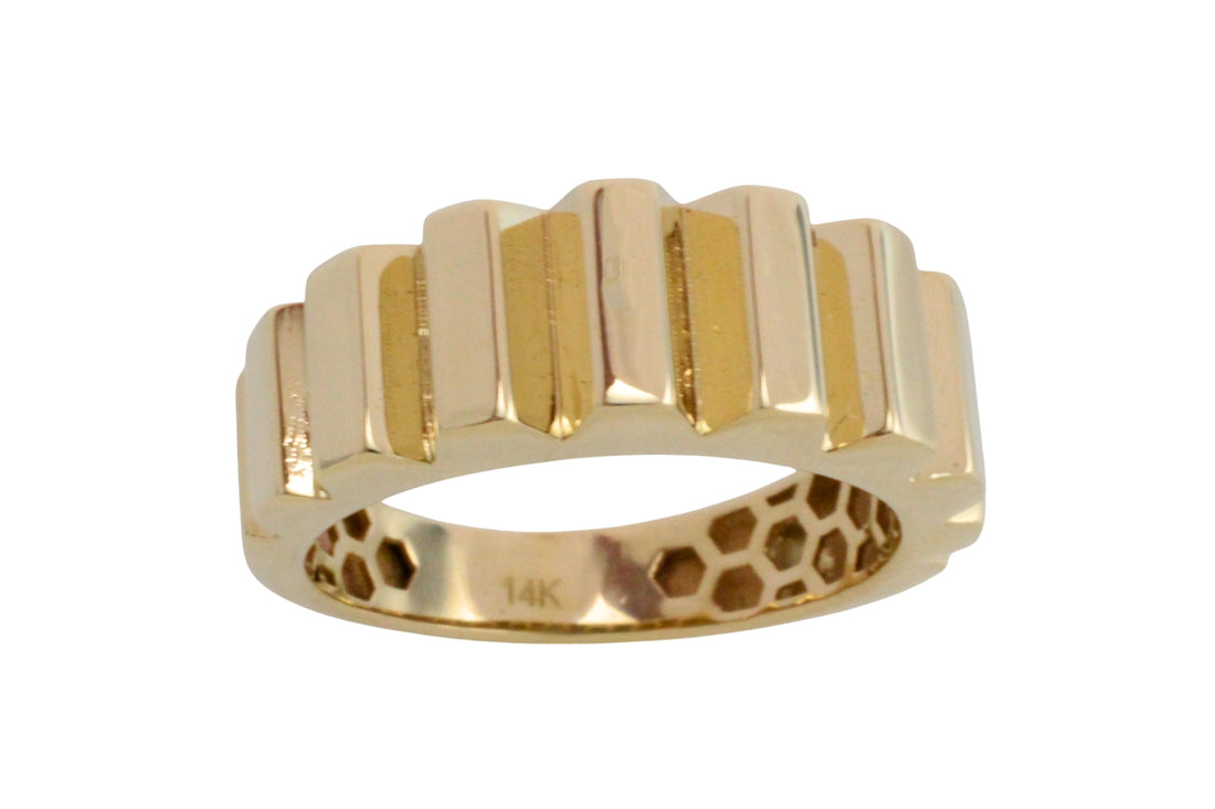 14 carat gold ribbed ring
