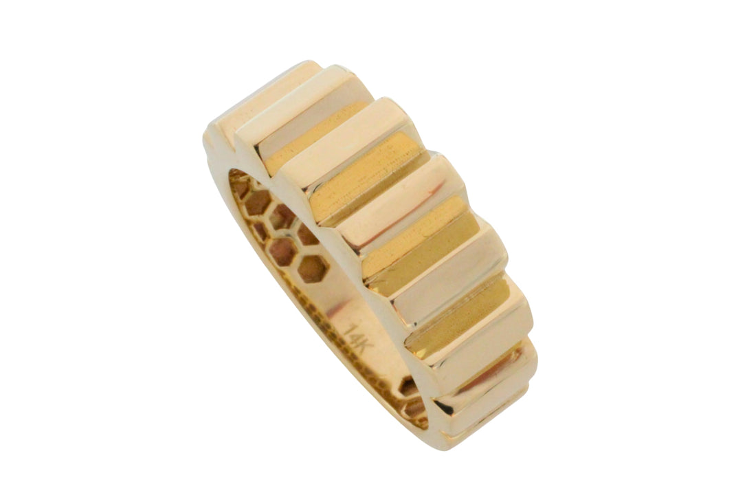 14 carat gold ribbed ring