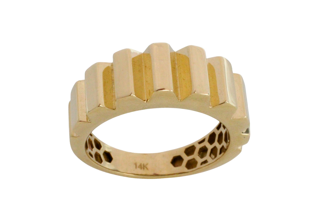 14 carat gold ribbed ring