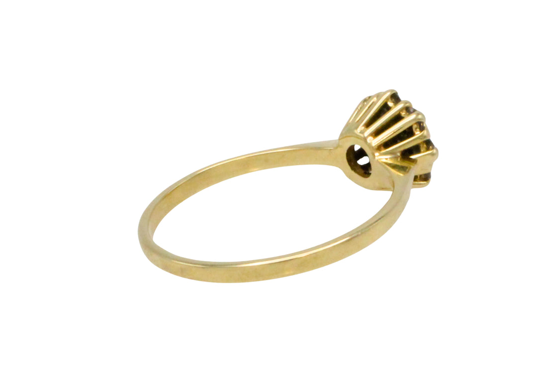 Vintage diamond cluster ring in 14 carat gold