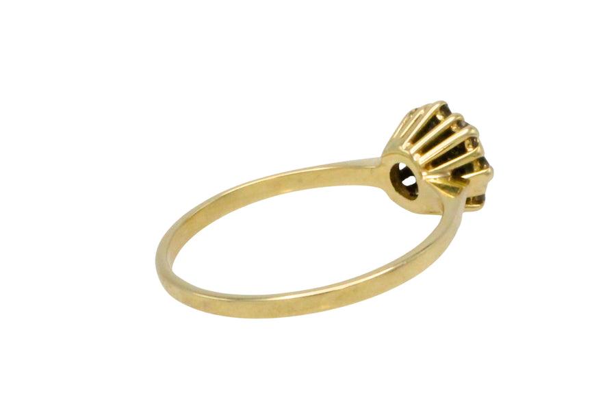 Vintage diamond cluster ring in 14 carat gold