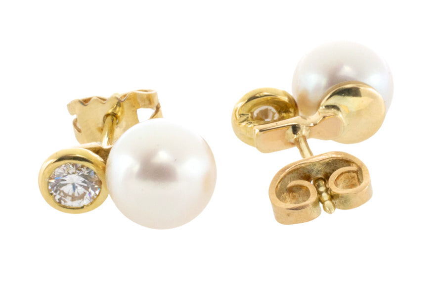 14 carat gold pearl and diamond studs