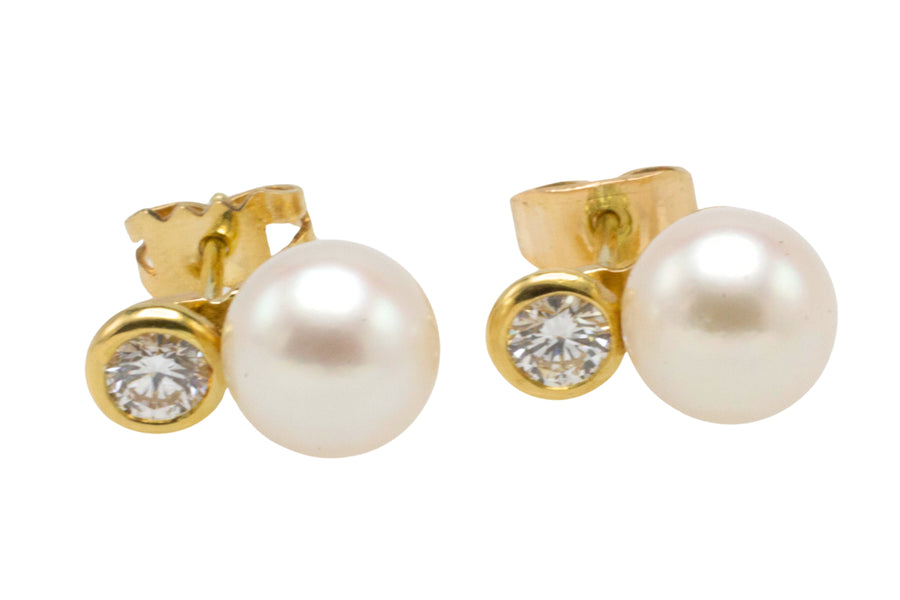 14 carat gold pearl and diamond studs