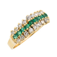 Emerld and diamond ring in 14 carat gold