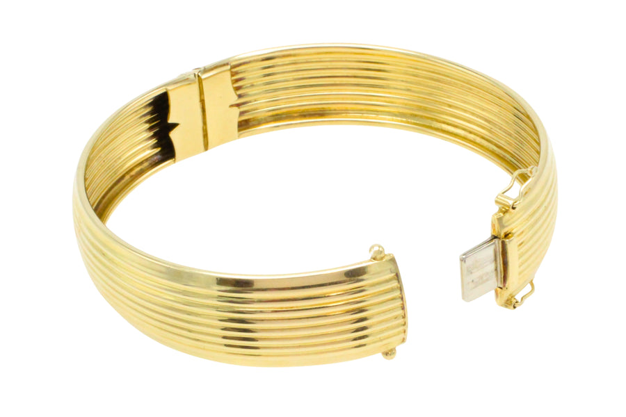 14 carat gold hinged bracelet with ridges