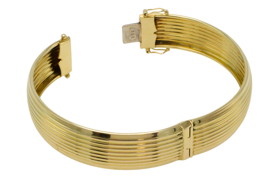 14 carat gold hinged bracelet with ridges