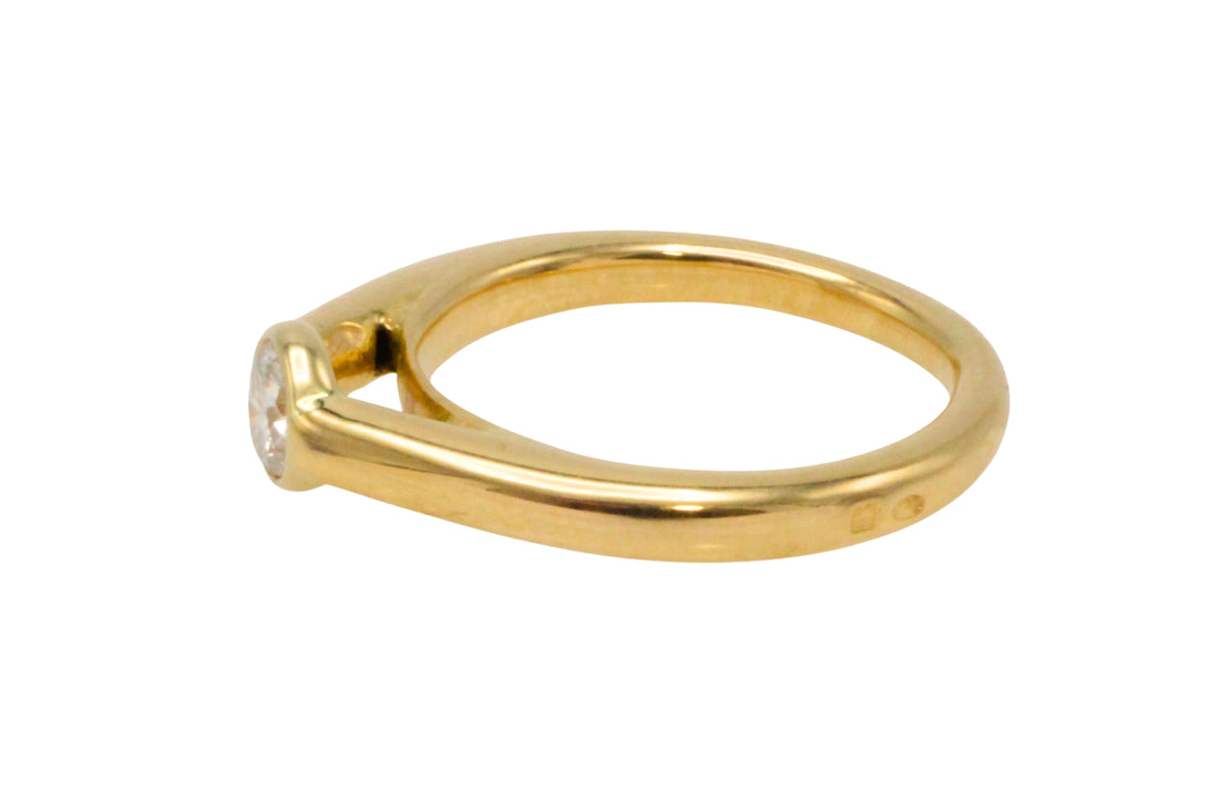 18 carat gold diamond solitaire ring