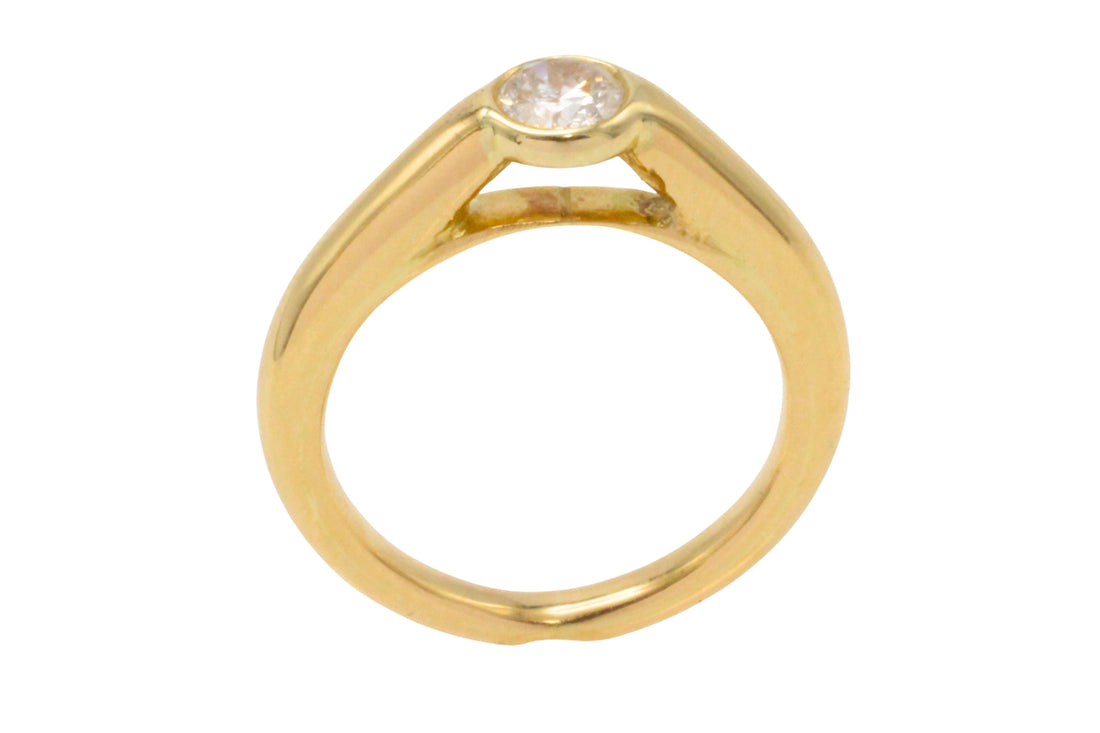 18 carat gold diamond solitaire ring