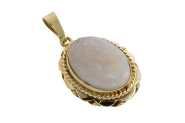 Opal pendant in 14 carat goold