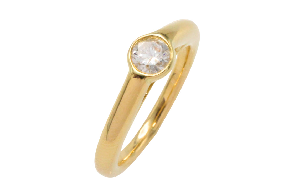 18 carat gold diamond solitaire ring