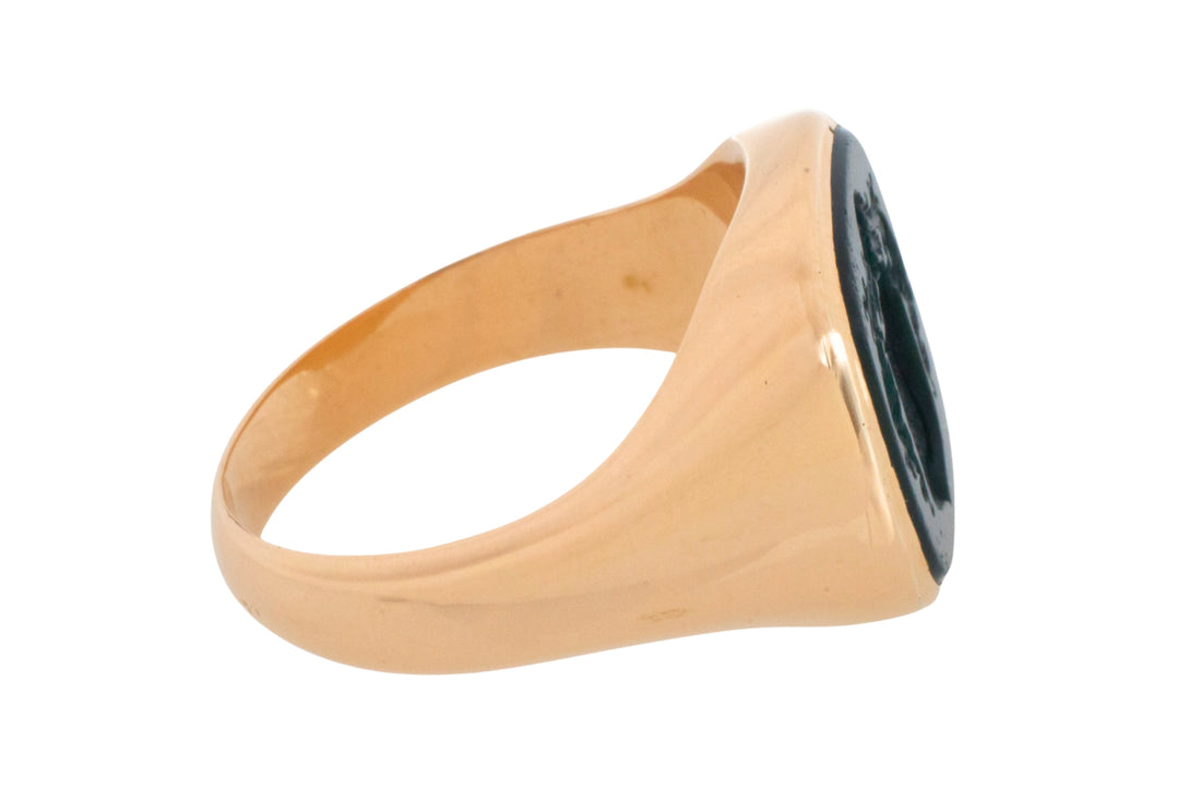 Vintage 18 carat gold signet ring with jasper intaglio