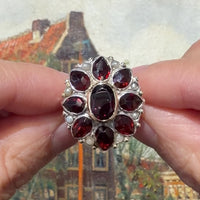Vintage garnet and pearl ring in 14 carat gold and silver