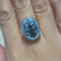 Vintage intaglio signet ring in 14 carat gold