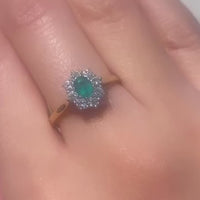 Smaragd en diamanten cluster ring in 18 karaat goud