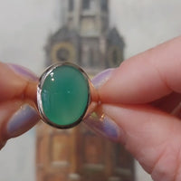 Chrysoprase signet ring in 14 carat gold