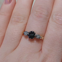 Vintage 3 steens ring met saffier en diamant