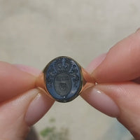 Vintage signet ring in 14 carat gold