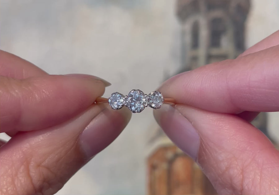 18 karaat gouden drie steens diamanten ring