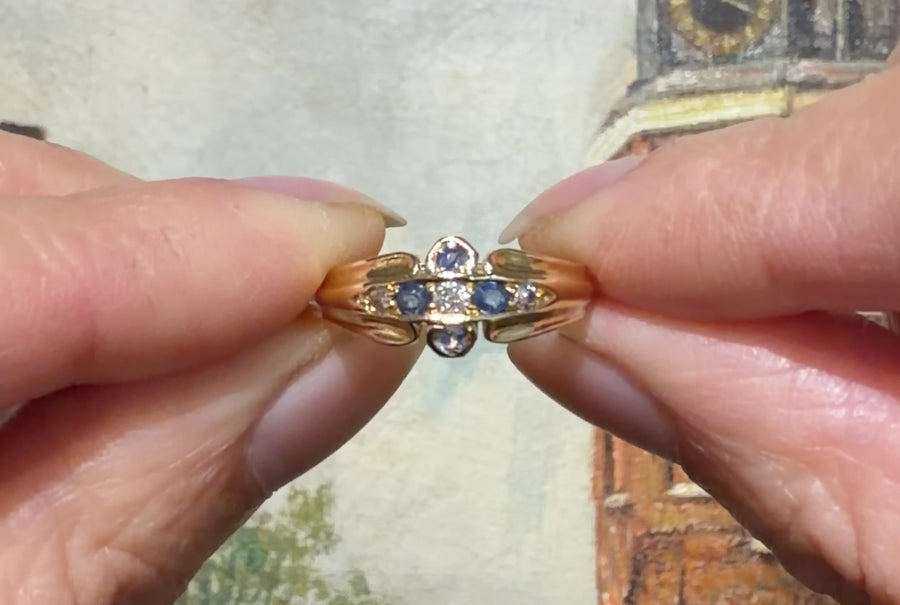 Victoriaanse ring uit 1899 met saffier en diamant