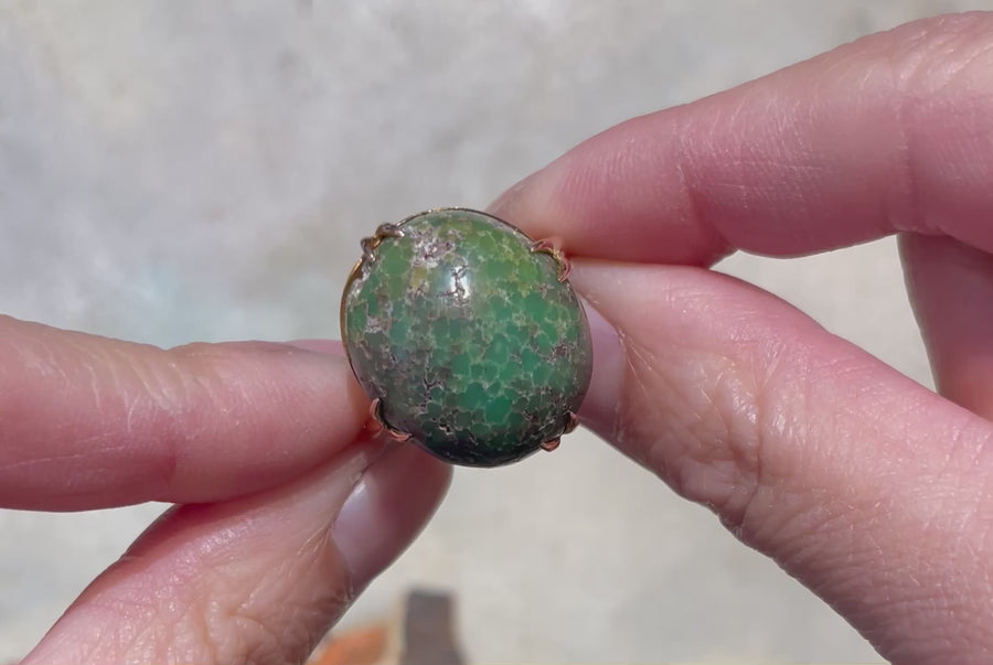 Cabochon turquoise ring in 18 carat gold