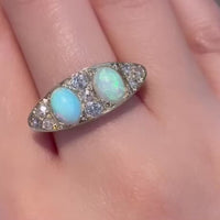 Victoriaanse opaal en oud geslepen diamanten ring