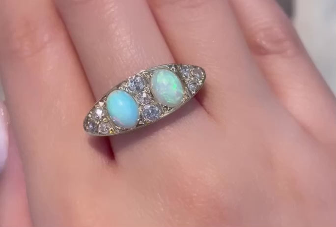 Victoriaanse opaal en oud geslepen diamanten ring