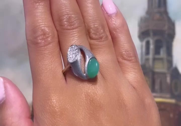 White gold ring with chrysoprase and diamonds