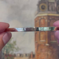 Hinged bangle in 14 carat gold