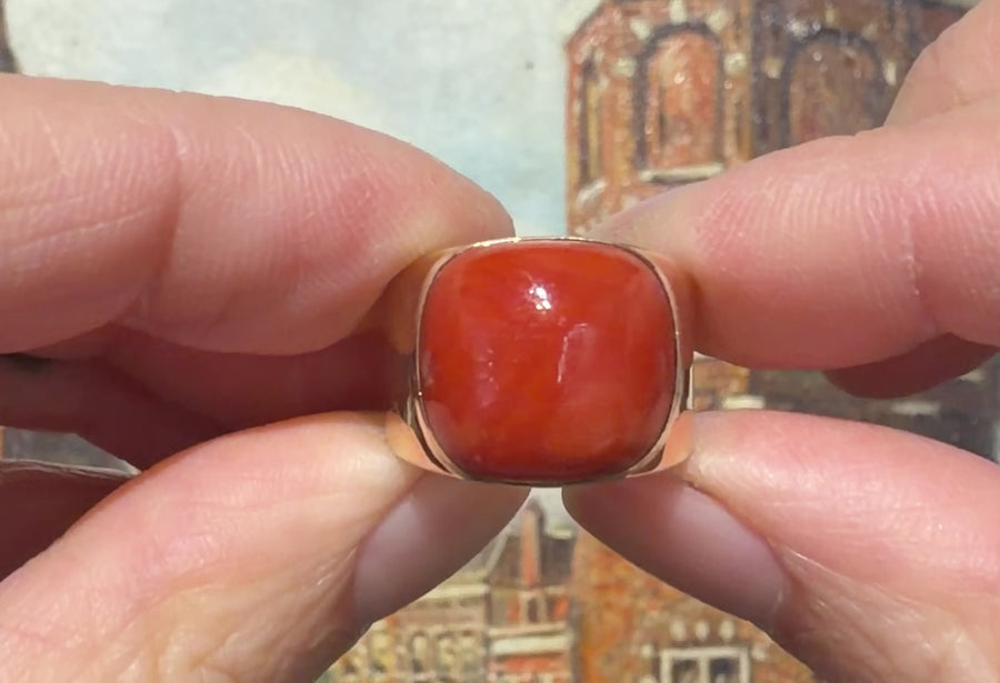 Vintage 14 carat gold cabochon ring