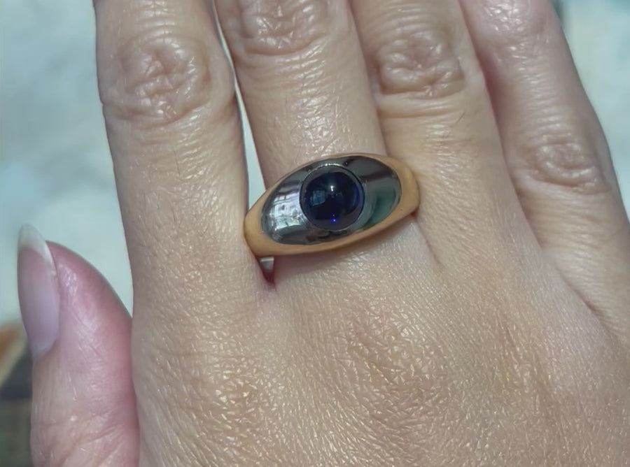 Cabochon saffier ring in 14 karaats goud