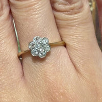 Antieke entourage ring met diamant in oud slijpsel