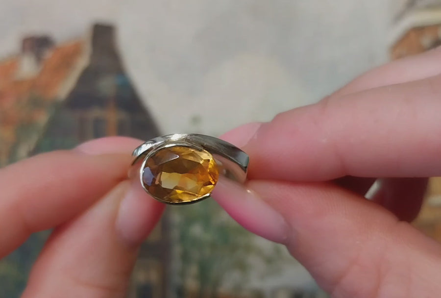 Vintage citrine ring in 14 carat gold