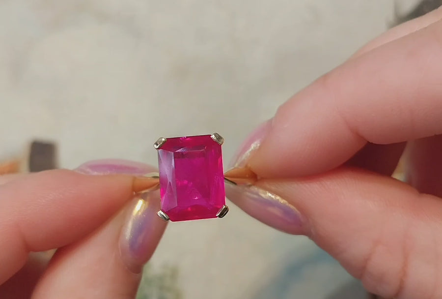 Ruby ring in 18 carat gold
